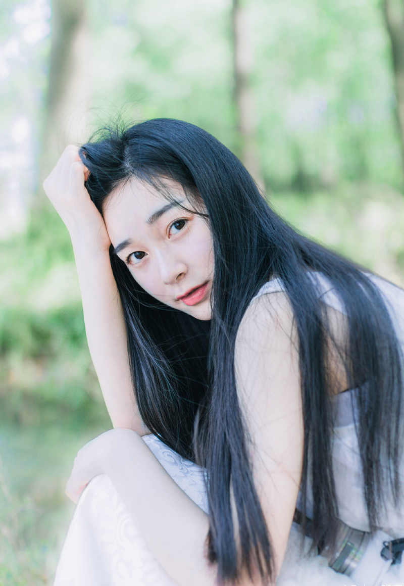 “怎么回事？”一声冷哼，孟达的身影出现在刺史府外，看着纠缠在一起的众人道：“这里是刺史府，看看你们的样子，成何体统！”